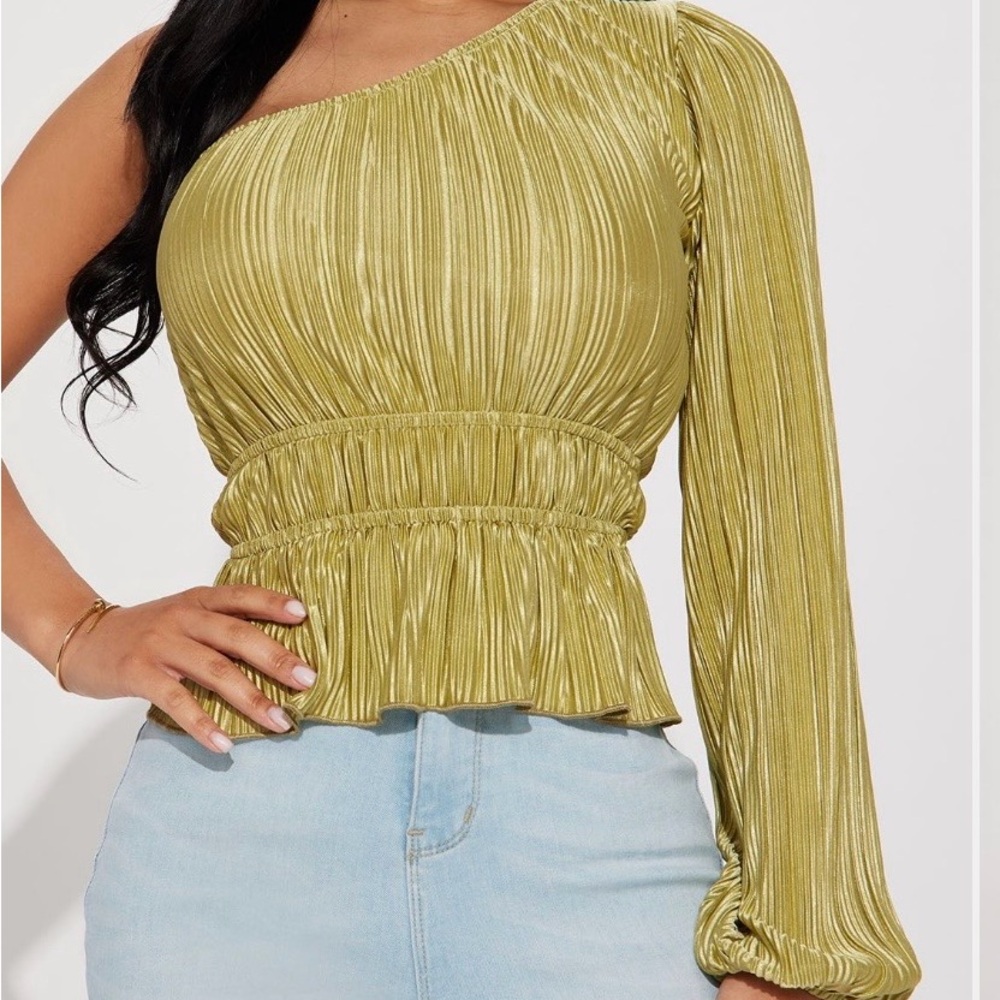 Fashion Nova Asymmetrical Pleated Blouse in Gold
